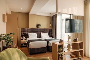 Monday Hotel