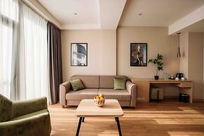 Monday Hotel