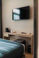 Monday Hotel