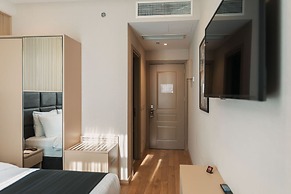 Monday Hotel