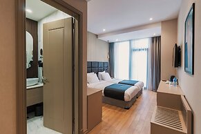 Monday Hotel