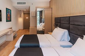 Monday Hotel
