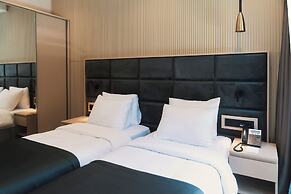 Monday Hotel