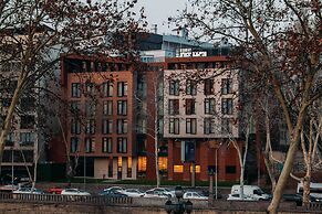 Monday Hotel