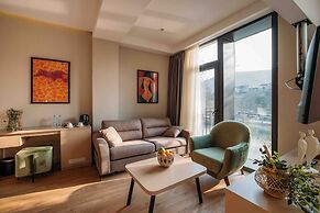 Monday Hotel