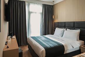 Monday Hotel