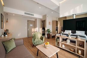 Monday Hotel