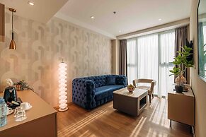 Monday Hotel