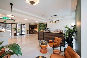 Monday Hotel