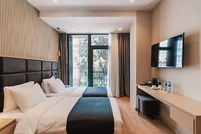 Monday Hotel