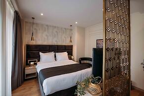 Monday Hotel