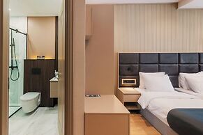 Monday Hotel