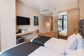 Monday Hotel