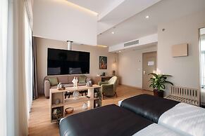 Monday Hotel