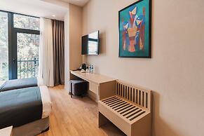 Monday Hotel