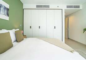 HomesGetaway-2BR Apt in 1 Residences