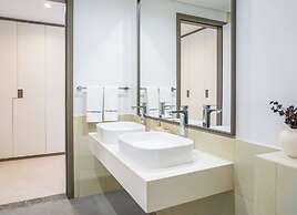 HomesGetaway-2BR Apt in 1 Residences