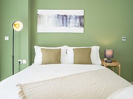 HomesGetaway-2BR Apt in 1 Residences