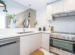 HomesGetaway-2BR Apt in 1 Residences