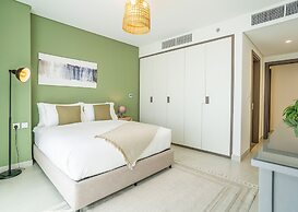 HomesGetaway-2BR Apt in 1 Residences