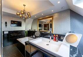 La Belle 10 Boutique Hotel