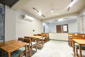 Fabhotel Naina Residency