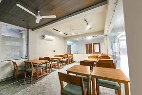 Fabhotel Naina Residency