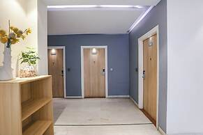 FabHotel JHS Studio- Nr. Phase 1 Metro Station Gurgaon