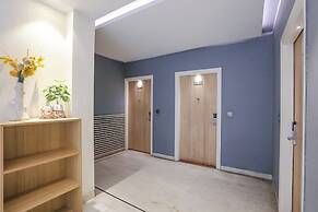 FabHotel JHS Studio- Nr. Phase 1 Metro Station Gurgaon