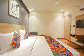 FabHotel JHS Studio- Nr. Phase 1 Metro Station Gurgaon