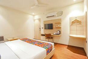 FabHotel JHS Studio- Nr. Phase 1 Metro Station Gurgaon
