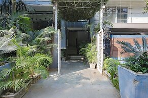 FabHotel JHS Studio- Nr. Phase 1 Metro Station Gurgaon