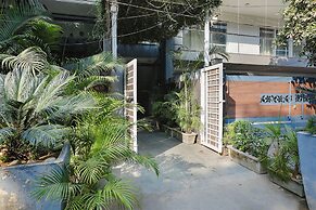 FabHotel JHS Studio- Nr. Phase 1 Metro Station Gurgaon