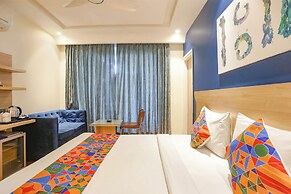 FabHotel JHS Studio- Nr. Phase 1 Metro Station Gurgaon