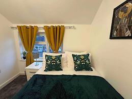 3-bed Home, Sleeps 8, Ideal for Large Groups
