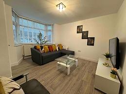 3-bed Home, Sleeps 8, Ideal for Large Groups