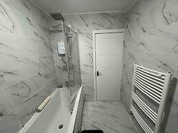 3-bed Home, Sleeps 8, Ideal for Large Groups