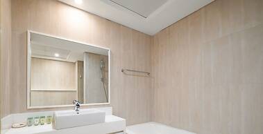 LUX The JBR Beach Sea View Suite