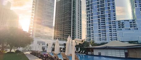 LUX The JBR Beach Sea View Suite