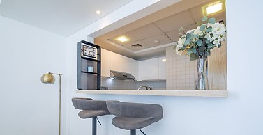 LUX The JBR Beach Sea View Suite