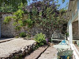Cruck Cottage