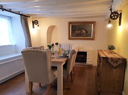 Cruck Cottage
