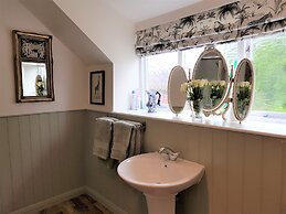 Cruck Cottage