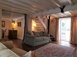 Cruck Cottage