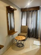 Avenue Suites
