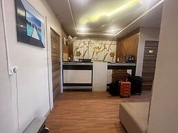Avenue Suites