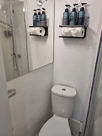 Charming 1-bed Studio Annex,parking,kitchen,wifi