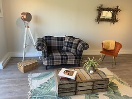 1-bed - Sleeps 2 - Pet Friendly w Parking