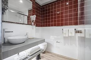 King David Suites 202 by Homie