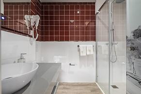 King David Suites 502 by Homie